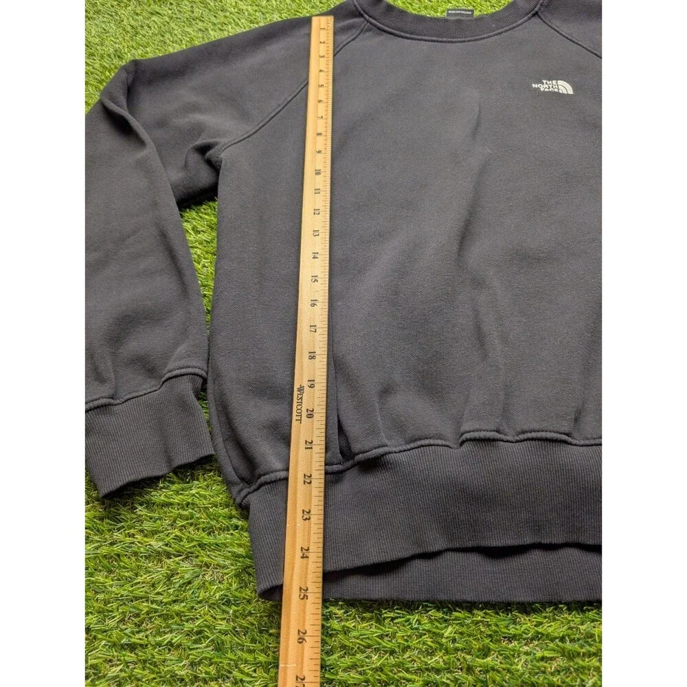 The North Face Men’s M Black Crewneck Sweatshirt Embroidered Logo Pullover